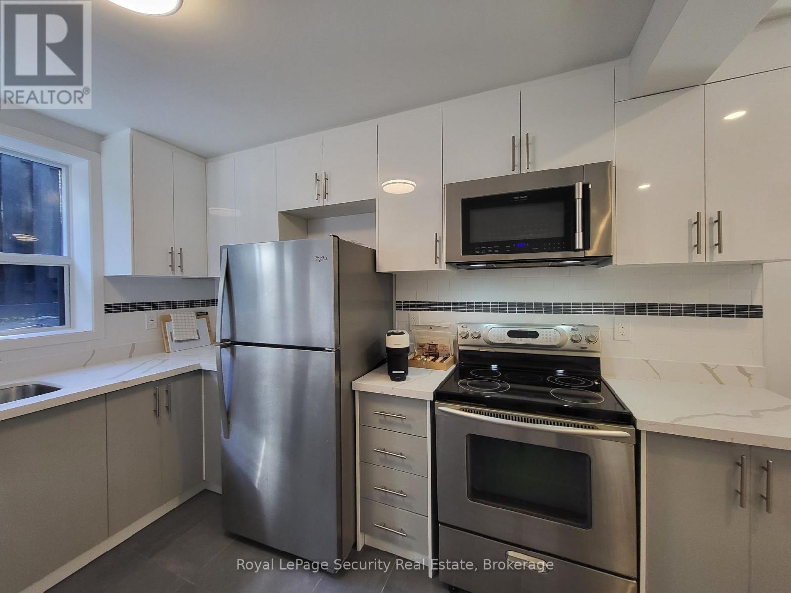2 - 328 Lakeshore Road, Mississauga, Ontario  L5G 1H4 - Photo 4 - W13769716
