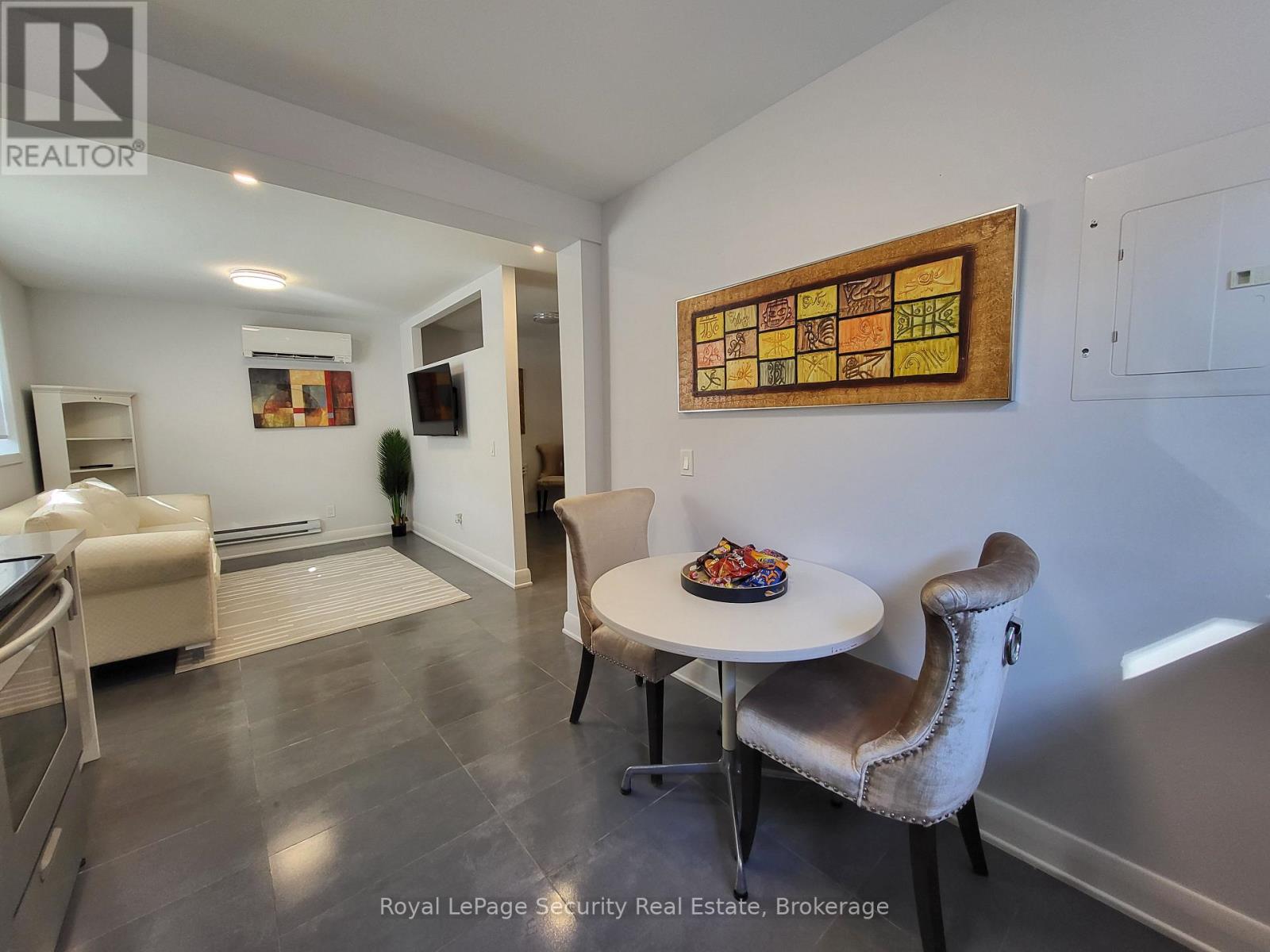 2 - 328 Lakeshore Road, Mississauga, Ontario  L5G 1H4 - Photo 5 - W13769716