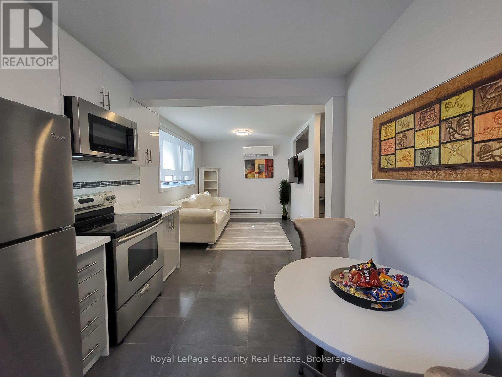 2 - 328 Lakeshore Road, Mississauga, Ontario  L5G 1H4 - Photo 6 - W13769716