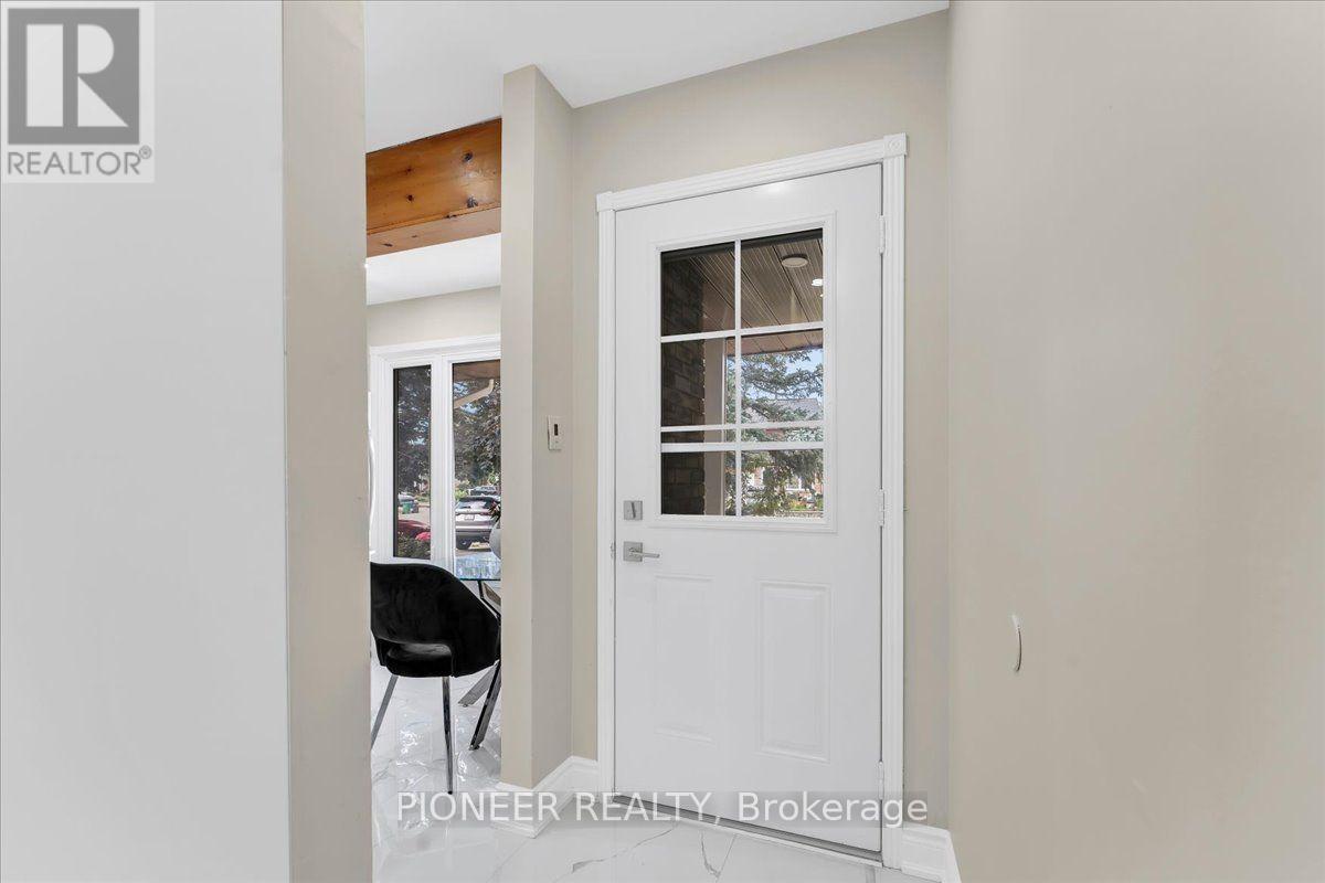 22 Wolverton Crescent, Brampton, Ontario  L6S 3L1 - Photo 5 - W13545200