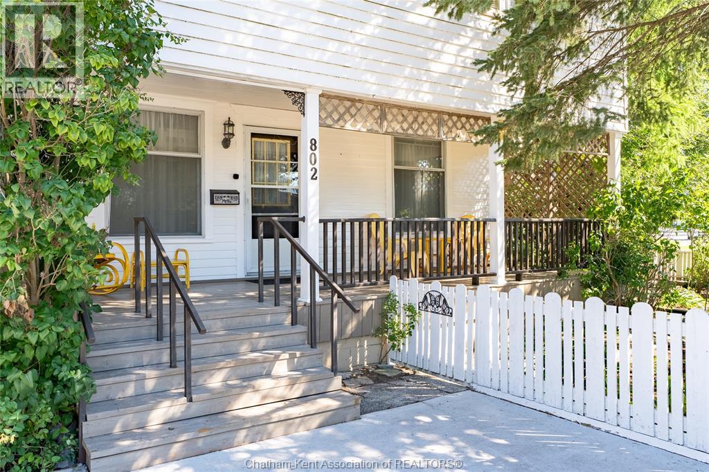 802 Elgin Street, Wallaceburg, Ontario  N8A 3C5 - Photo 2 - 26022441