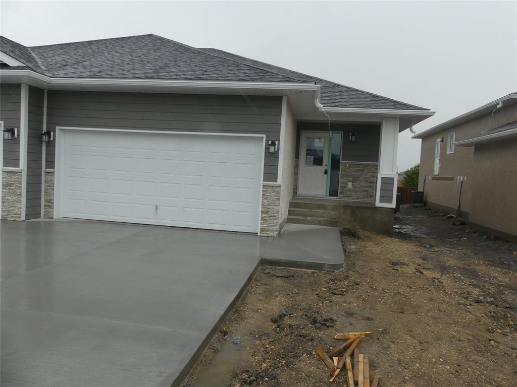 118 Sterling Crescent, Steinbach, Manitoba  R5G 3A5 - Photo 0 - 202622540