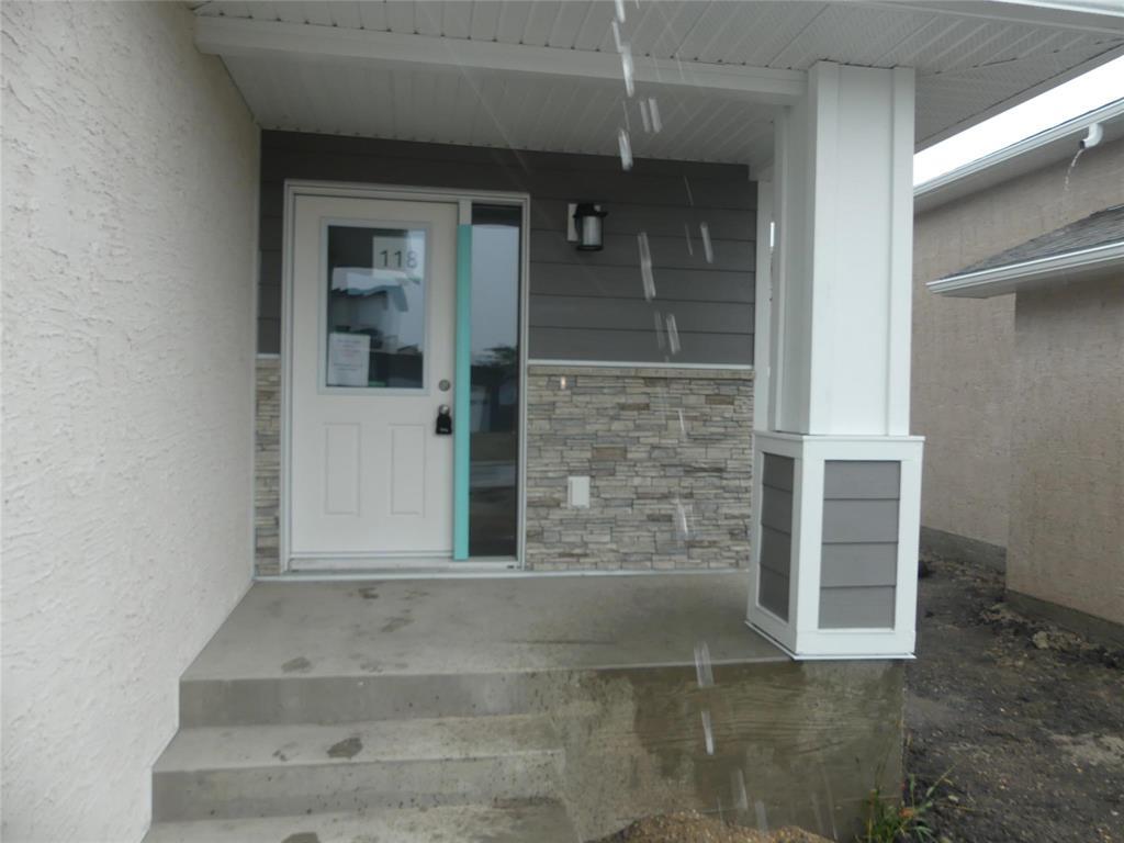 118 Sterling Crescent, Steinbach, Manitoba  R5G 3A5 - Photo 1 - 202622540