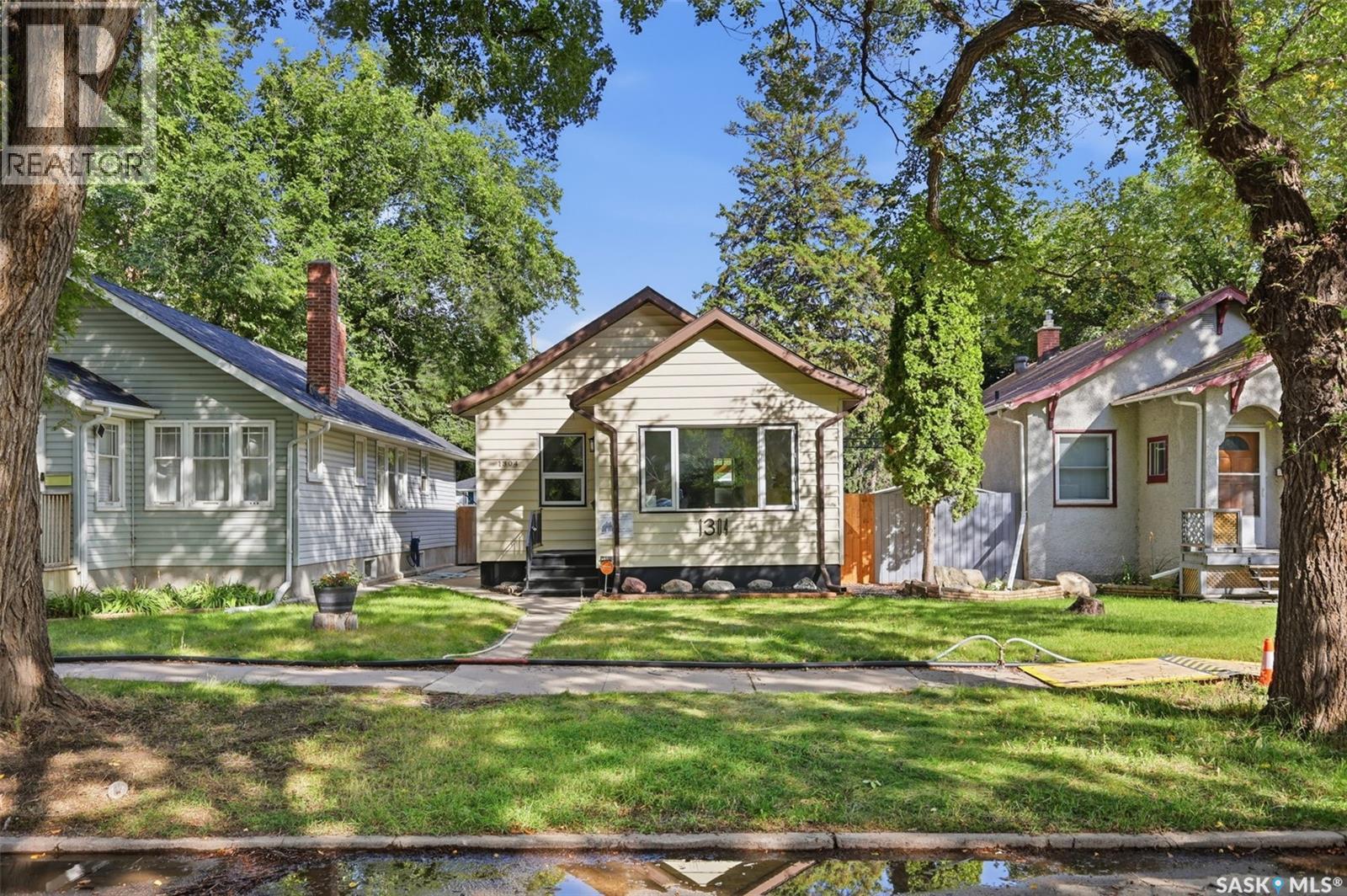 1304 C Avenue N, Saskatoon, Saskatchewan  S7L 1K8 - Photo 2 - SK048426
