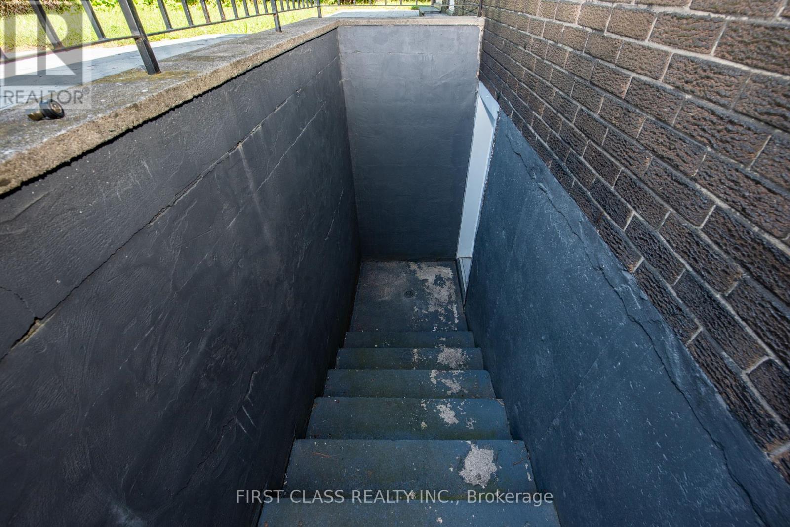 479 Isabella Avenue, Mississauga, Ontario  L5B 2G4 - Photo 14 - W13766410