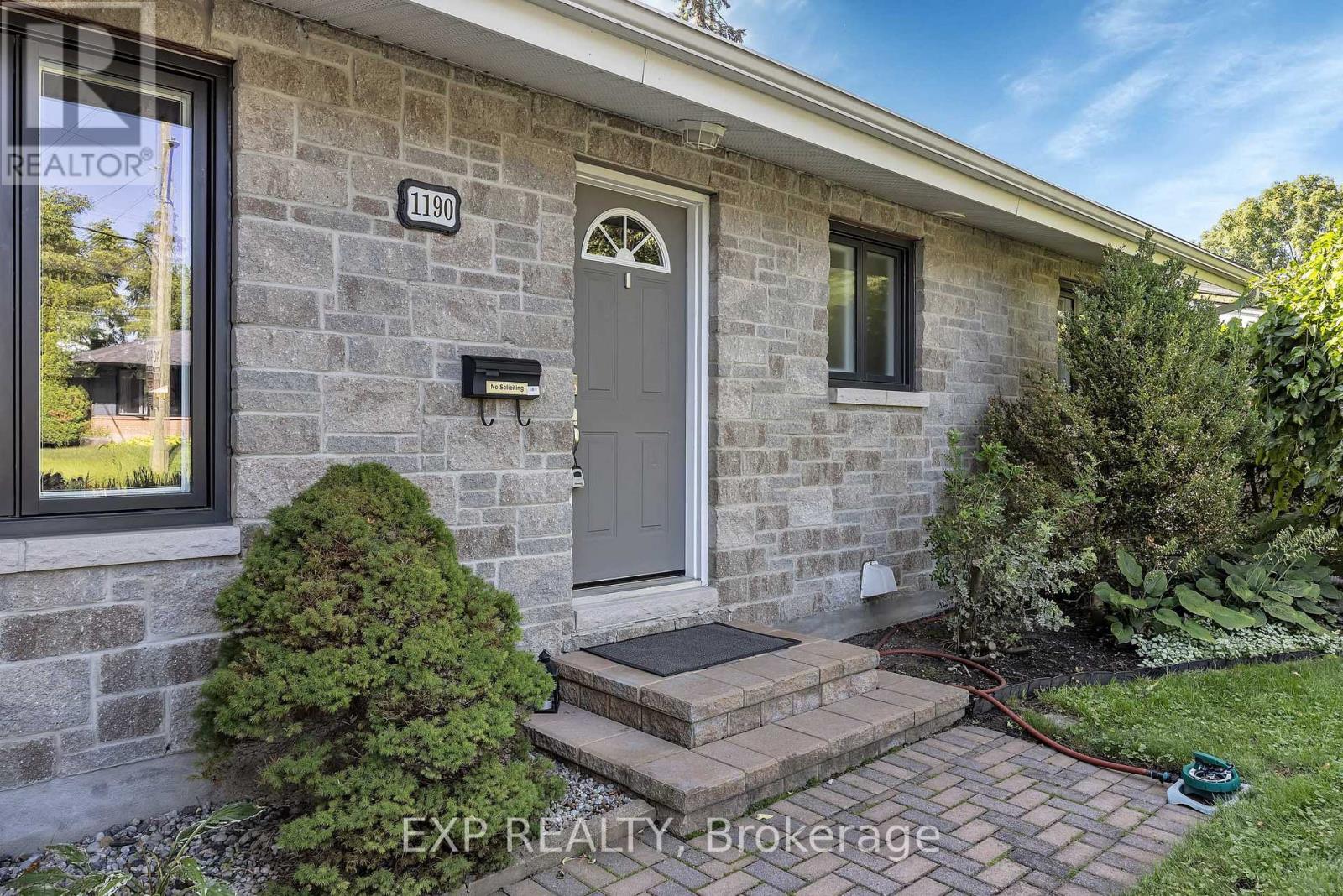 1190 Parkway Drive, Ottawa, Ontario  K2C 2W2 - Photo 2 - X13782316
