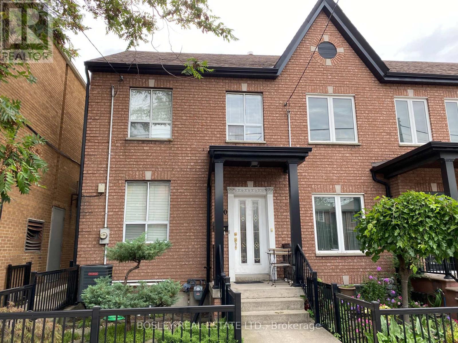 MAIN - 260 OSSINGTON AVENUE, Toronto, Ontario