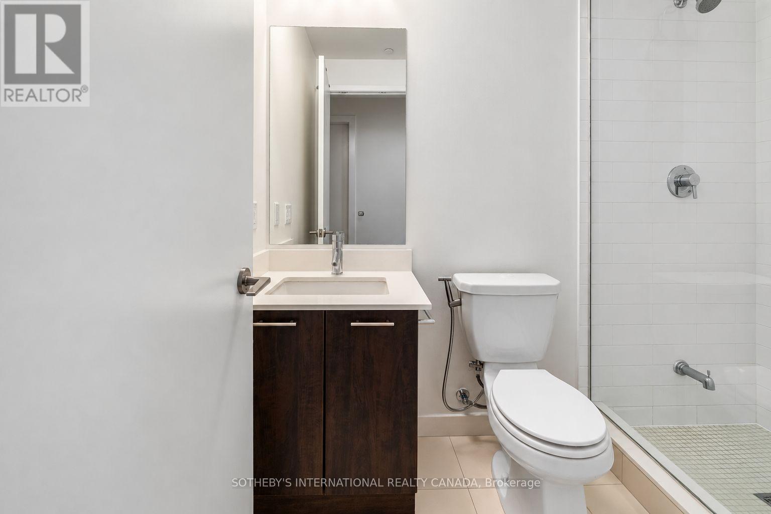 Th7 - 20 Bruyeres Mews, Toronto, Ontario  M5V 0G8 - Photo 13 - C13782278