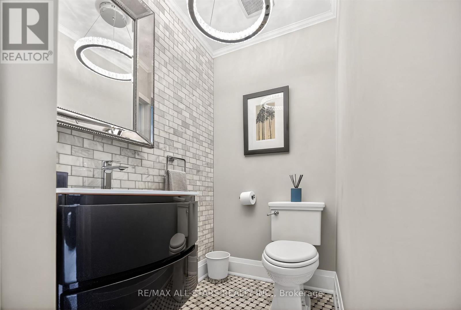 30 Edgewood Crescent, Toronto, Ontario  M4W 3A9 - Photo 19 - C13782296