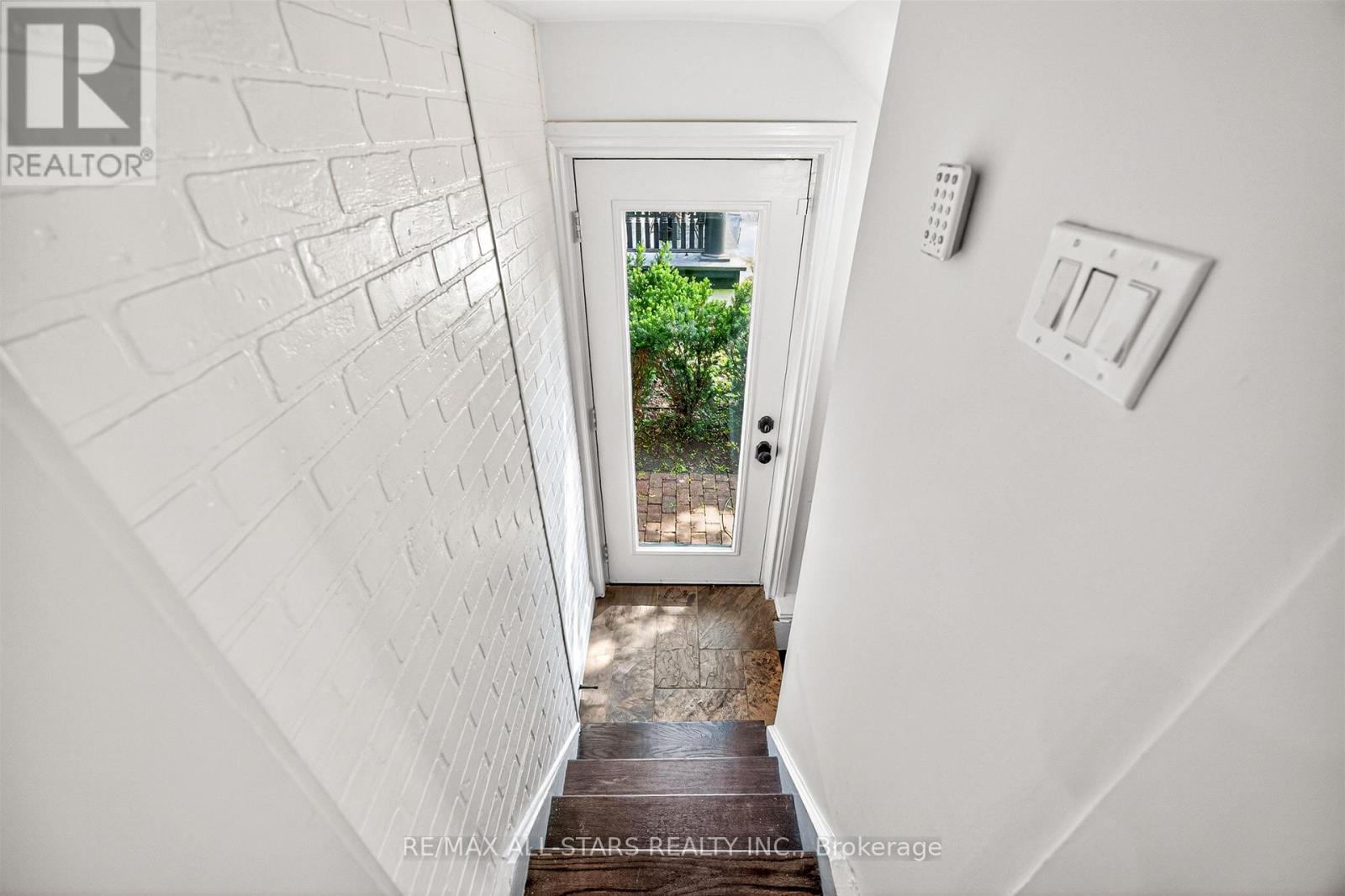 30 Edgewood Crescent, Toronto, Ontario  M4W 3A9 - Photo 38 - C13782296