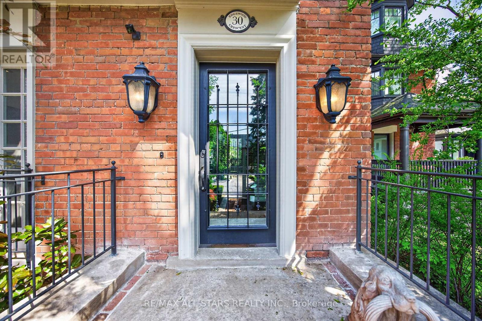 30 Edgewood Crescent, Toronto, Ontario  M4W 3A9 - Photo 4 - C13782296