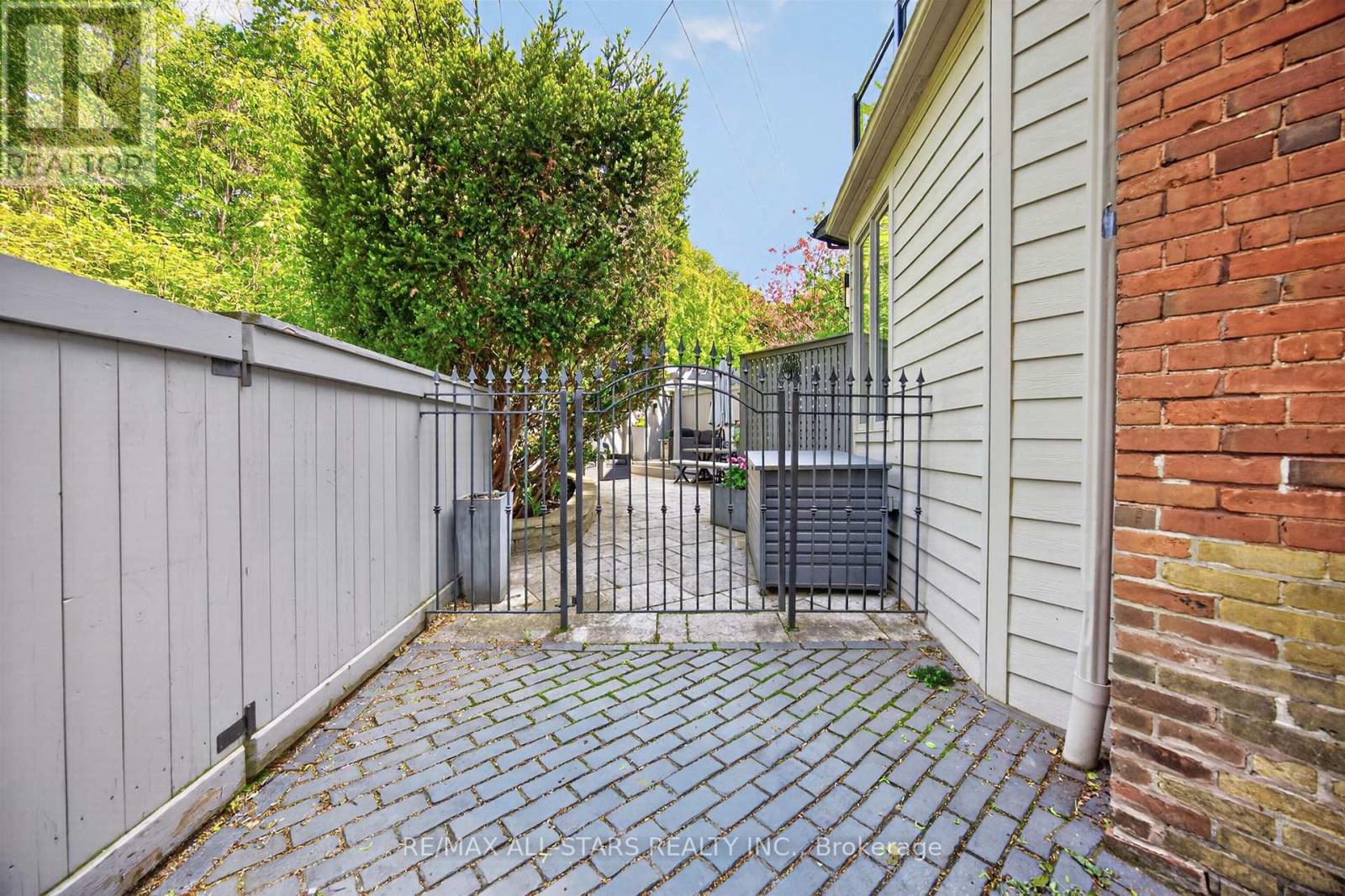 30 Edgewood Crescent, Toronto, Ontario  M4W 3A9 - Photo 42 - C13782296