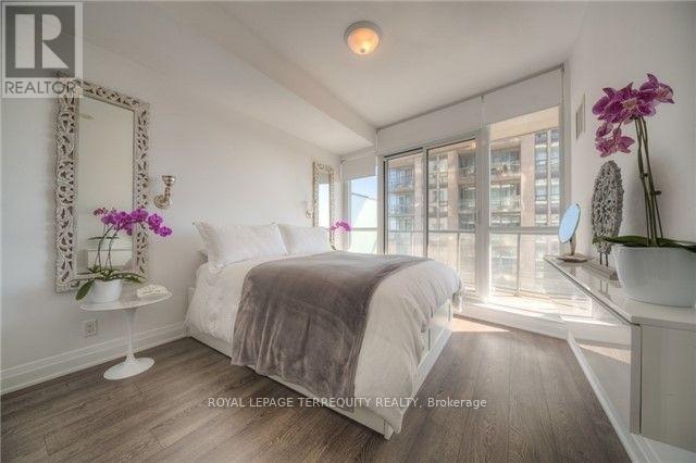 1106 - 530 St Clair Avenue W, Toronto, Ontario  M6C 0A2 - Photo 4 - C13782342
