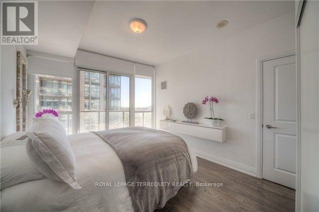 1106 - 530 St Clair Avenue W, Toronto, Ontario  M6C 0A2 - Photo 6 - C13782342