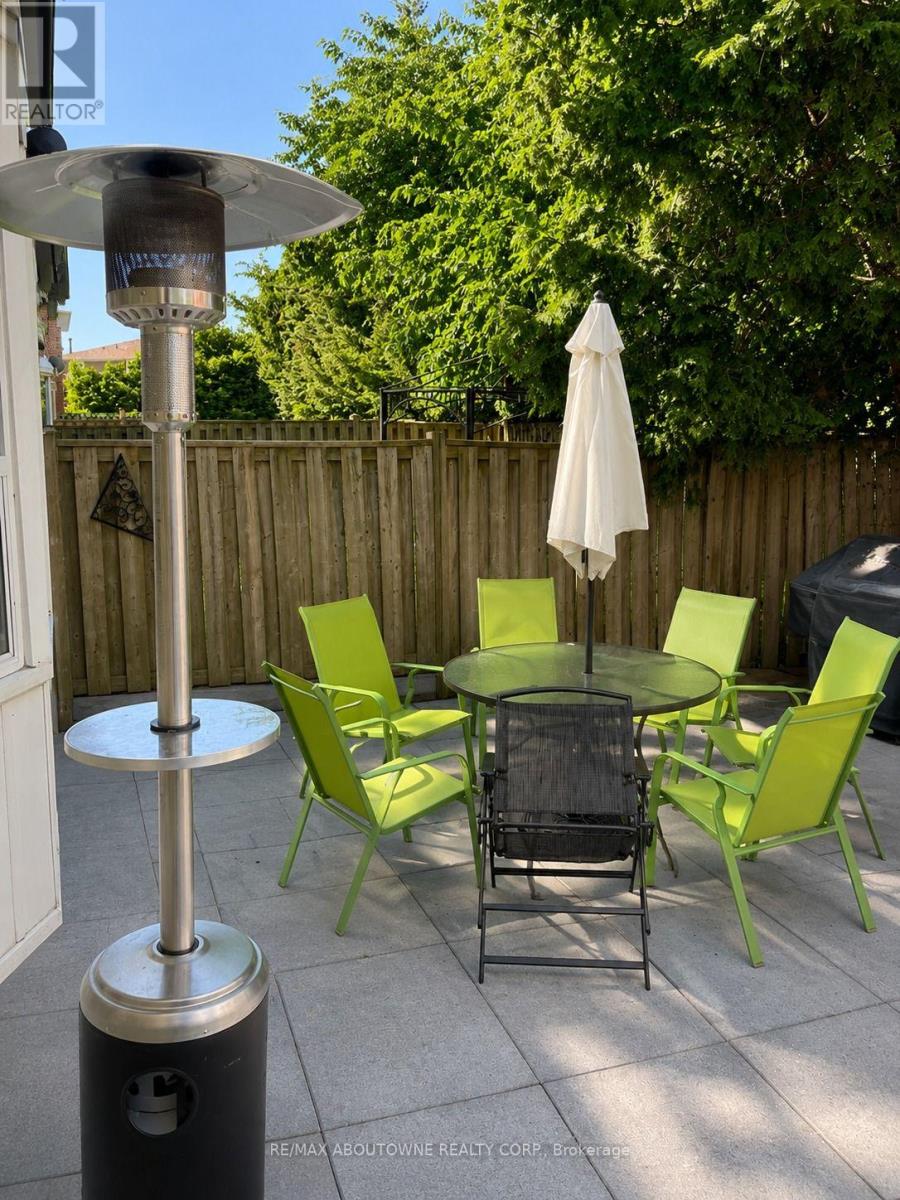 Upper - 14 Charcoal Drive, Toronto, Ontario  M1C 3V1 - Photo 11 - E13782212