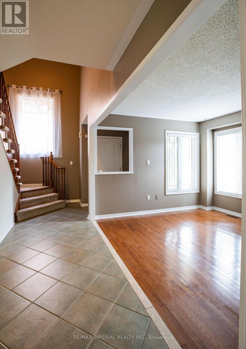 18 Windbreak Crescent, Whitby (Williamsburg), Ontario  L1P 1P8 - Photo 4 - E13782248