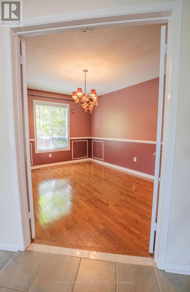 18 Windbreak Crescent, Whitby (Williamsburg), Ontario  L1P 1P8 - Photo 7 - E13782248