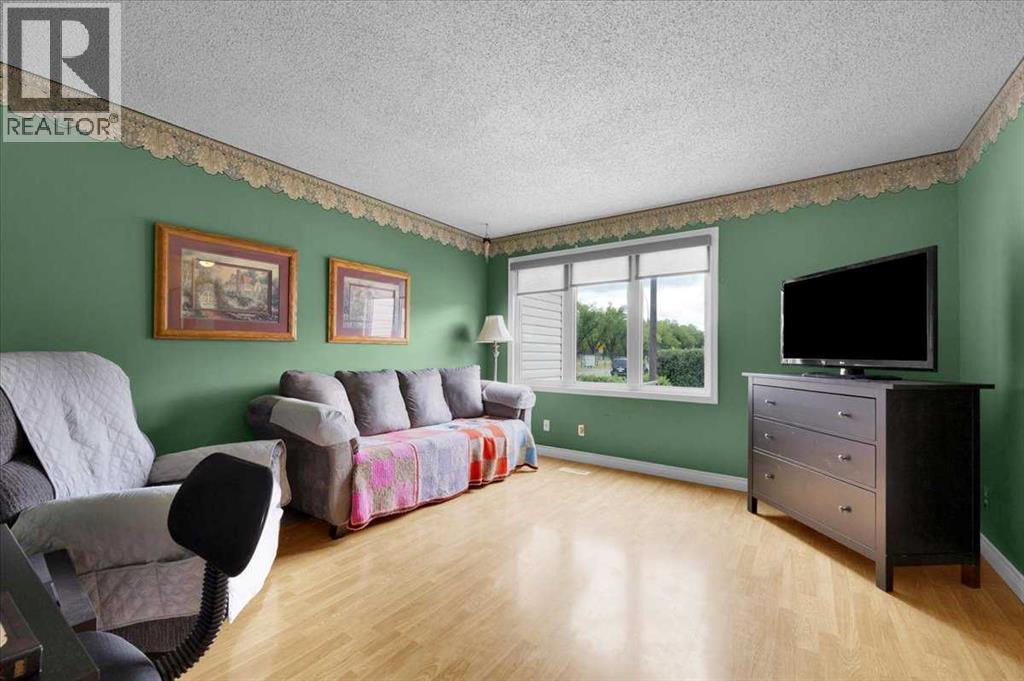 148 Deerview Way Se, Calgary, Alberta  T2J 6K3 - Photo 7 - A2343539