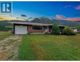 2626 Shoreacres Road, Castlegar, British Columbia