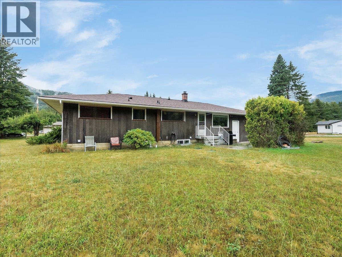 2626 Shoreacres Road, Castlegar, British Columbia V1N 4P8 - Photo 45 - 10399803