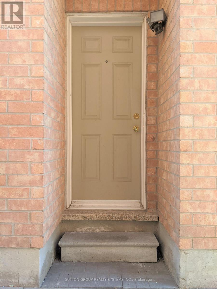 Lower - 18 Worthington Avenue, Brampton, Ontario  L7A 1M9 - Photo 2 - W13782096