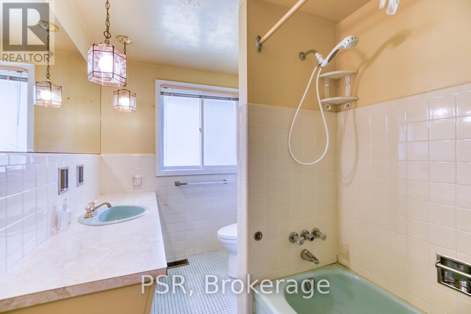 68 Halliwell Drive, Kitchener, Ontario  N2B 2M3 - Photo 29 - X13782230