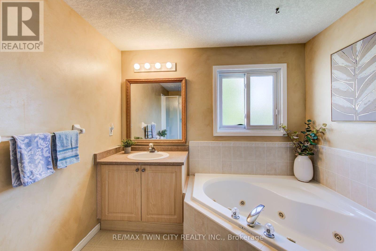 1089 Copper Leaf Crescent, Kitchener, Ontario  N2E 3W4 - Photo 21 - X13782242