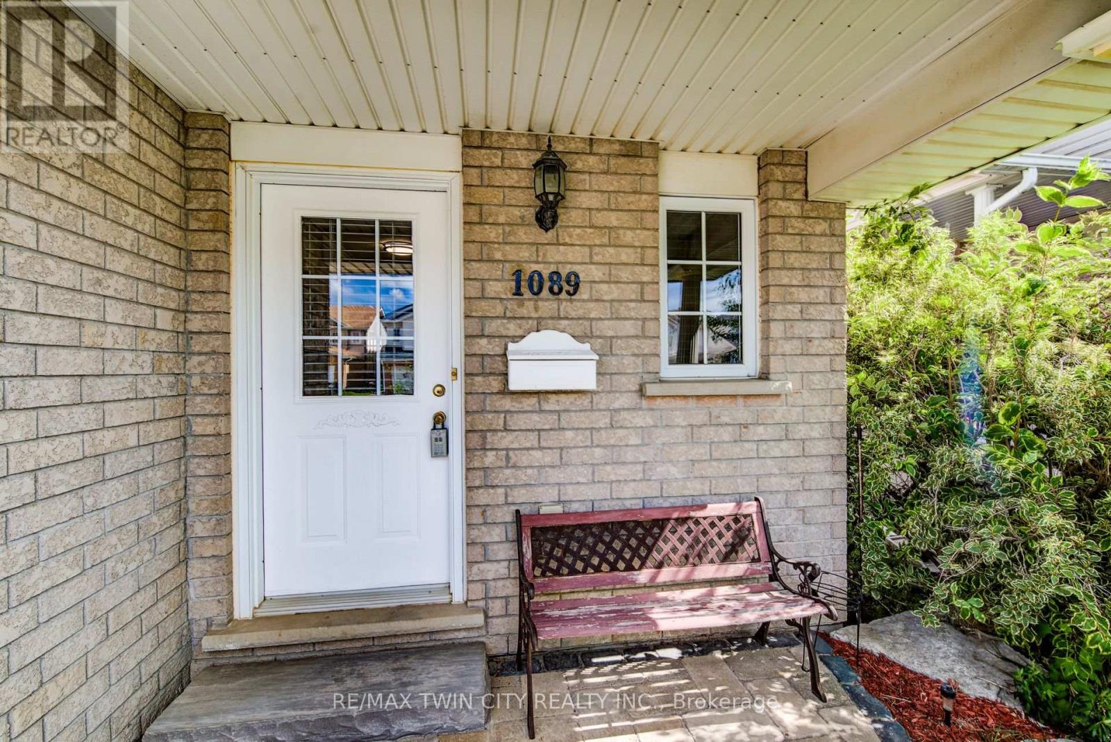 1089 Copper Leaf Crescent, Kitchener, Ontario  N2E 3W4 - Photo 3 - X13782242