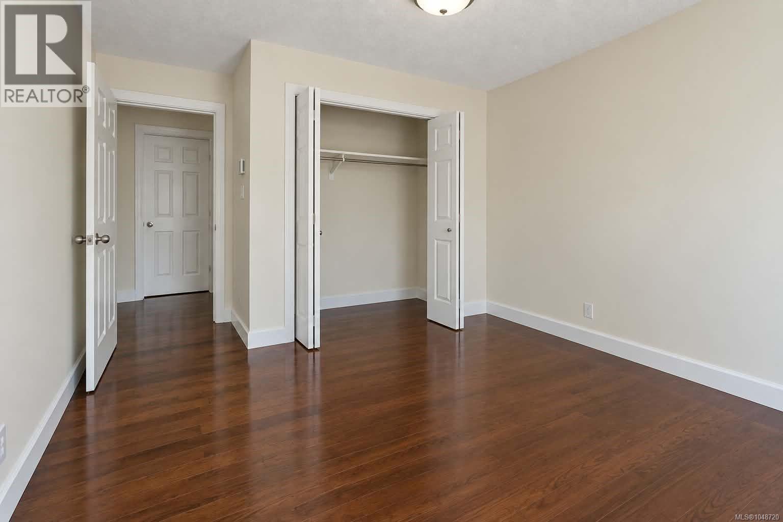 2689 Crystalview Dr photo 12