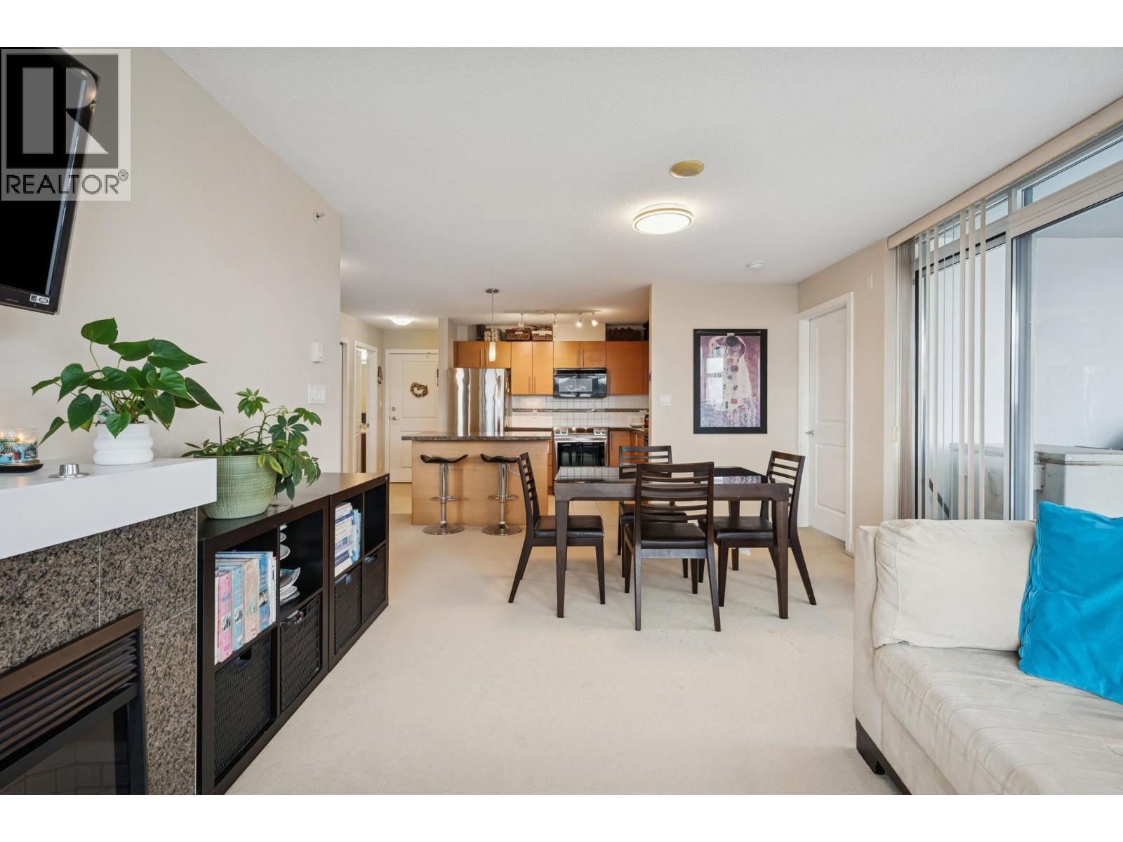 1402 2225 Holdom Avenue, Burnaby, British Columbia  V5B 0A1 - Photo 5 - R3165106