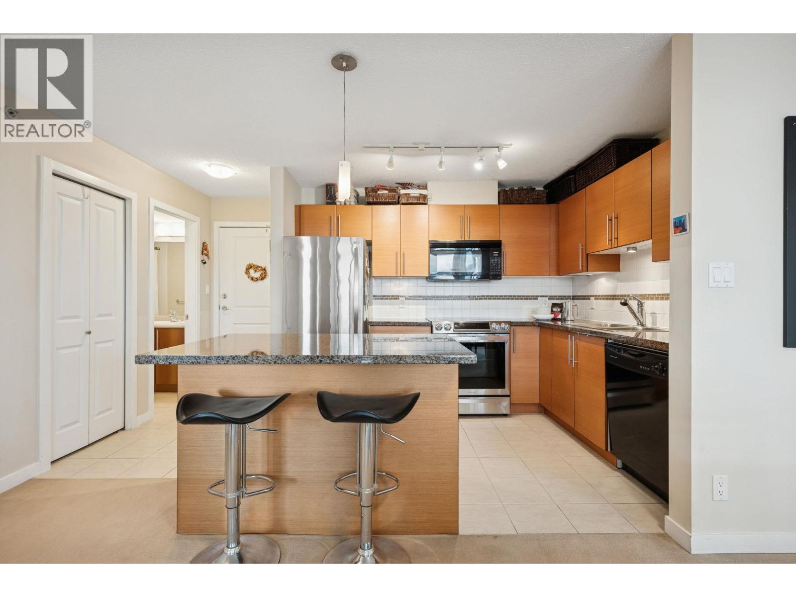 1402 2225 Holdom Avenue, Burnaby, British Columbia  V5B 0A1 - Photo 8 - R3165106