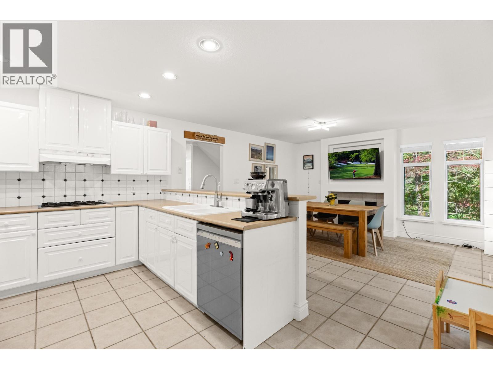 1188 Strathaven Drive, North Vancouver, British Columbia  V7H 2Z6 - Photo 5 - R3165118