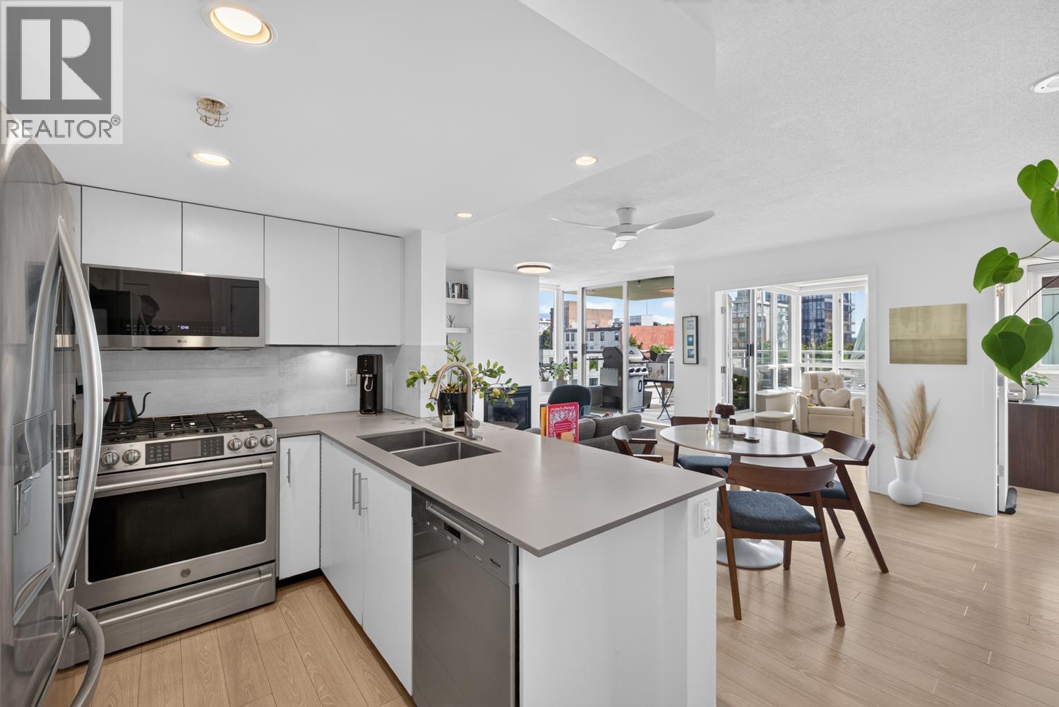 502 120 MILROSS AVENUE, vancouver, British Columbia
