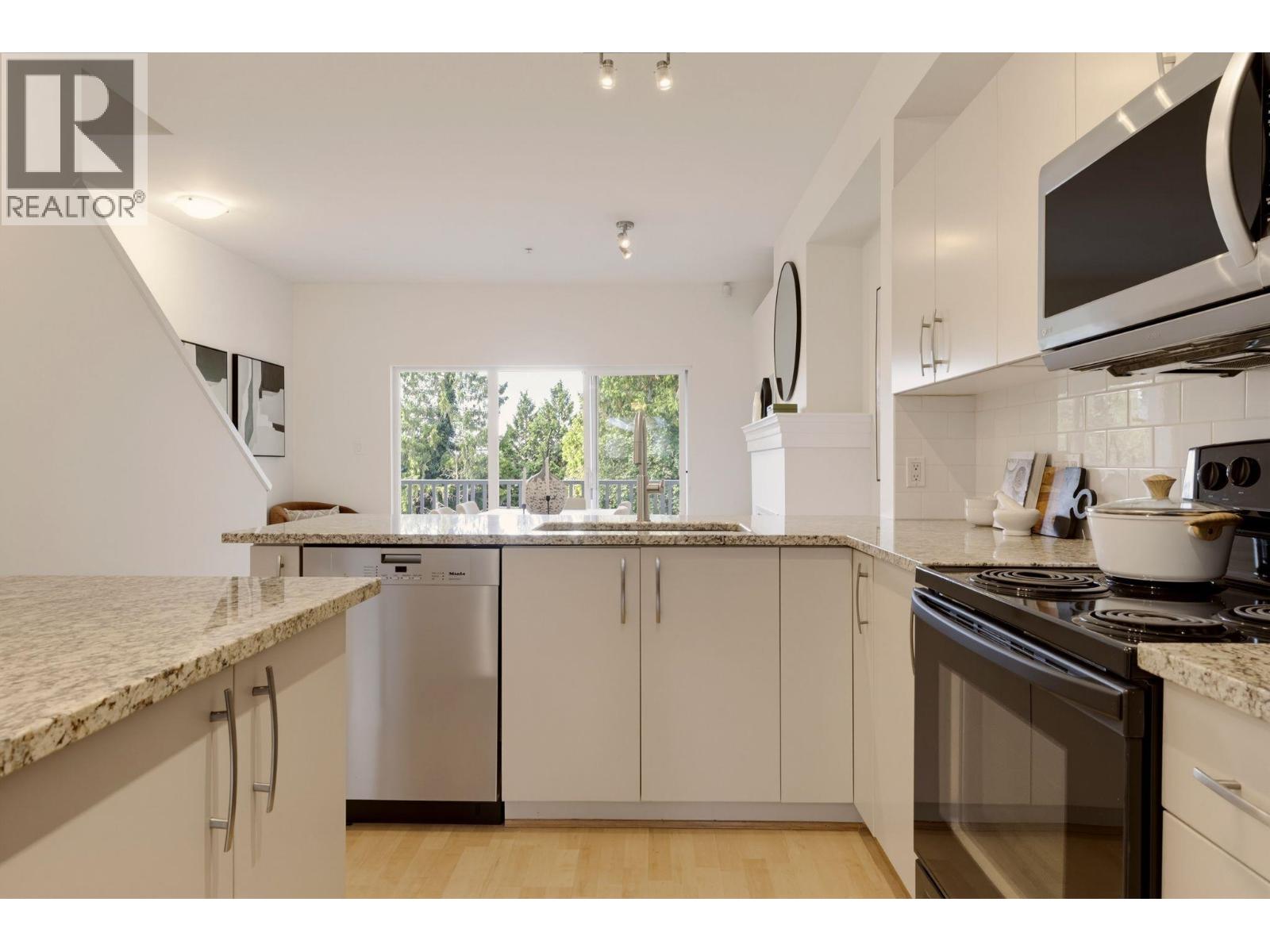 79 935 Ewen Avenue, New Westminster, British Columbia  V3M 0A1 - Photo 10 - R3165142