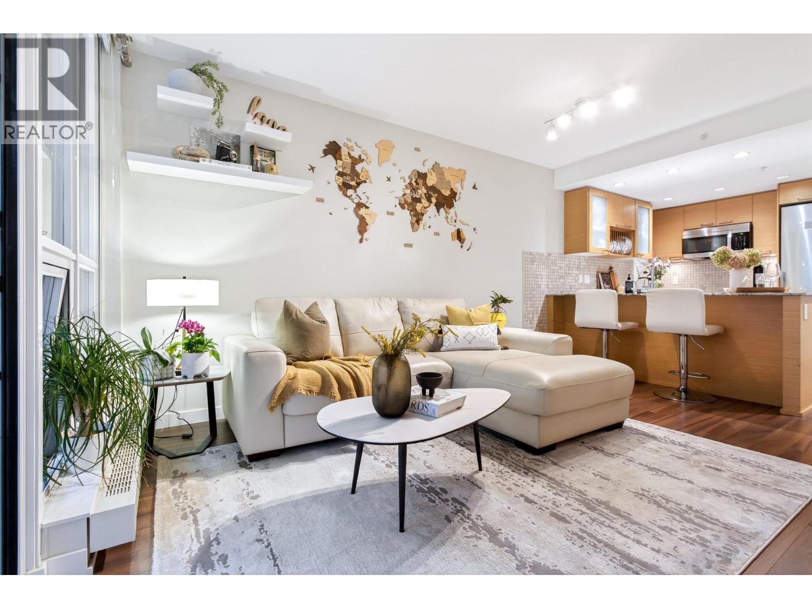 413 135 E 17 STREET, north vancouver, British Columbia