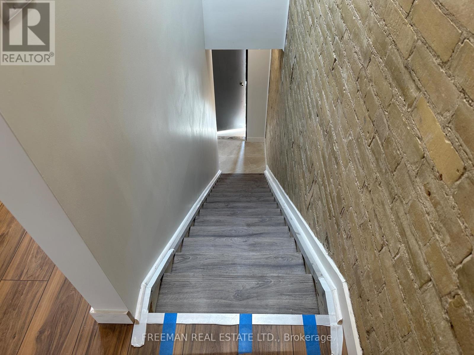2nd Floor - 1029 Gerrard Street, Toronto, Ontario  M4M 1Z6 - Photo 2 - E13781516