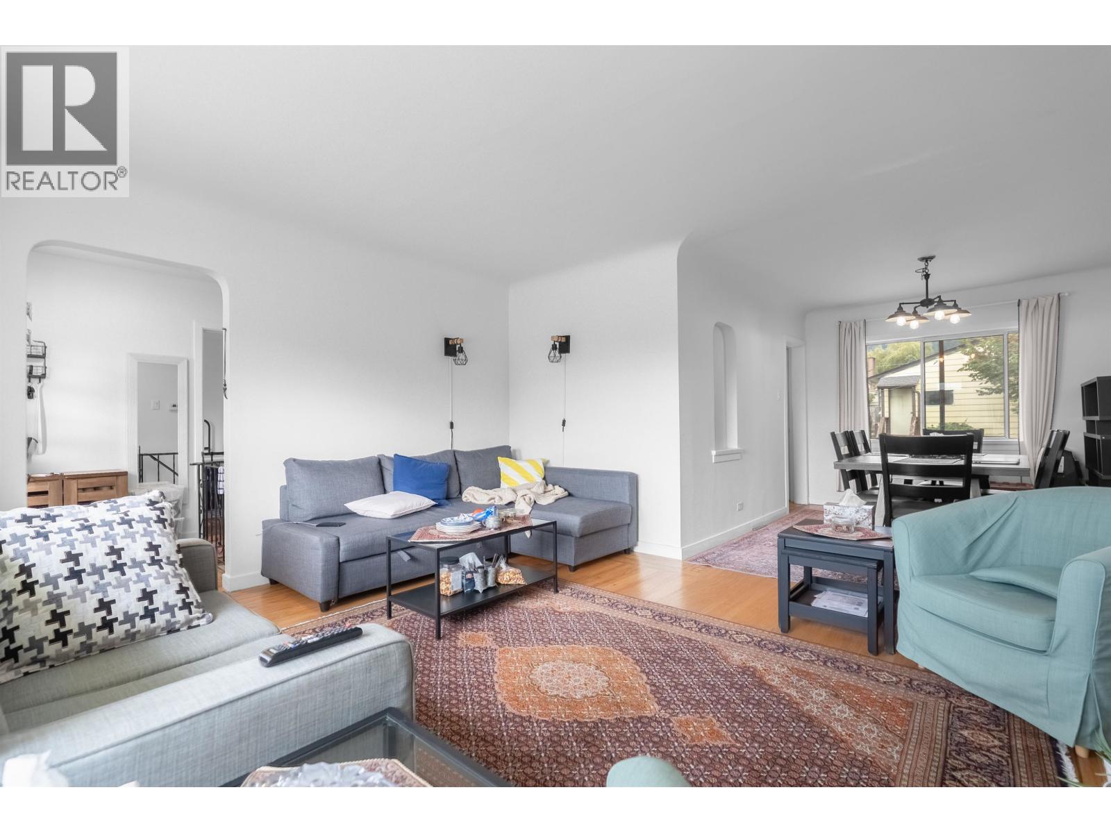 234 W St. James Road, North Vancouver, British Columbia  V7N 2P3 - Photo 2 - R3165137