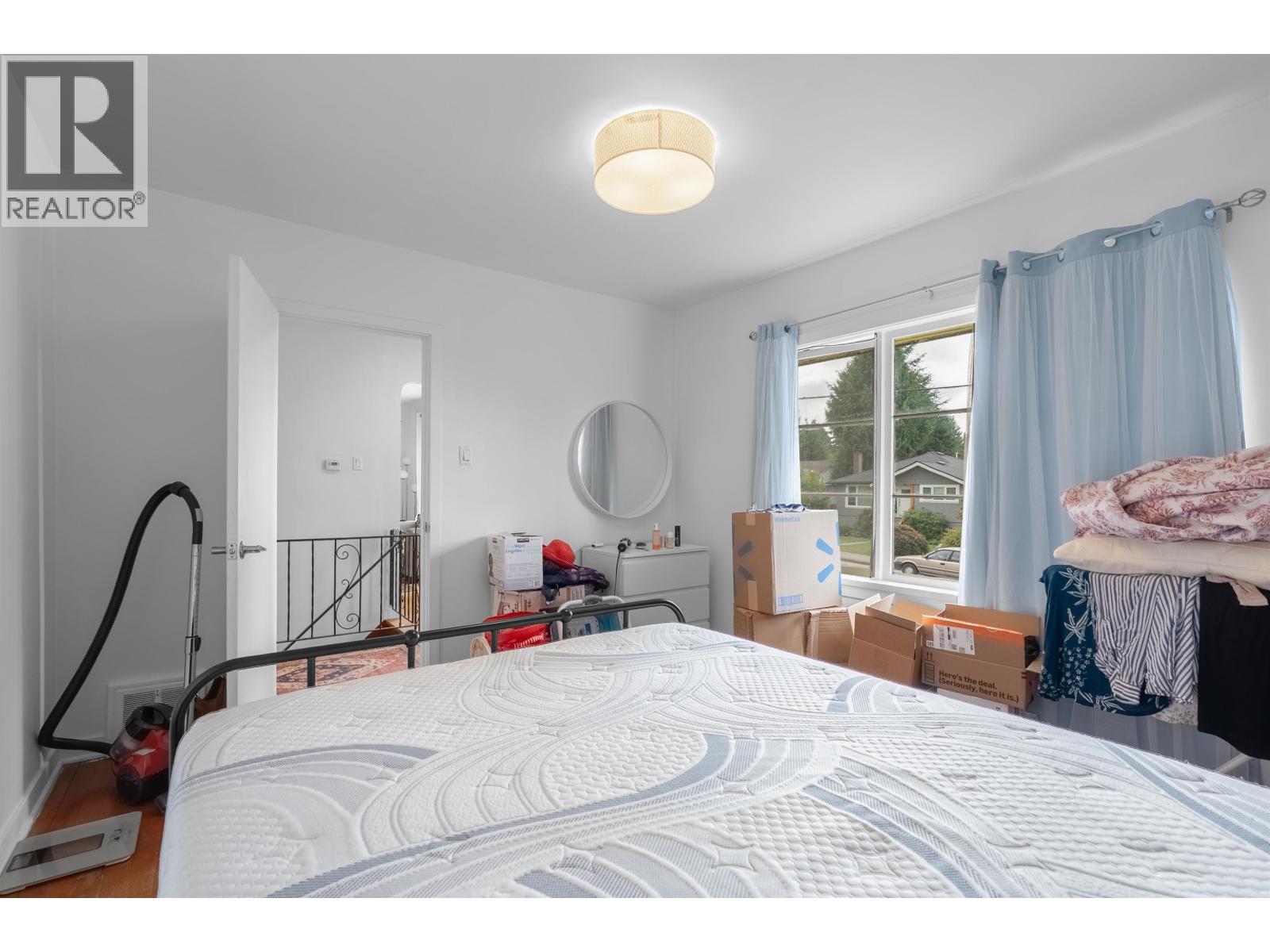 234 W St. James Road, North Vancouver, British Columbia  V7N 2P3 - Photo 4 - R3165137