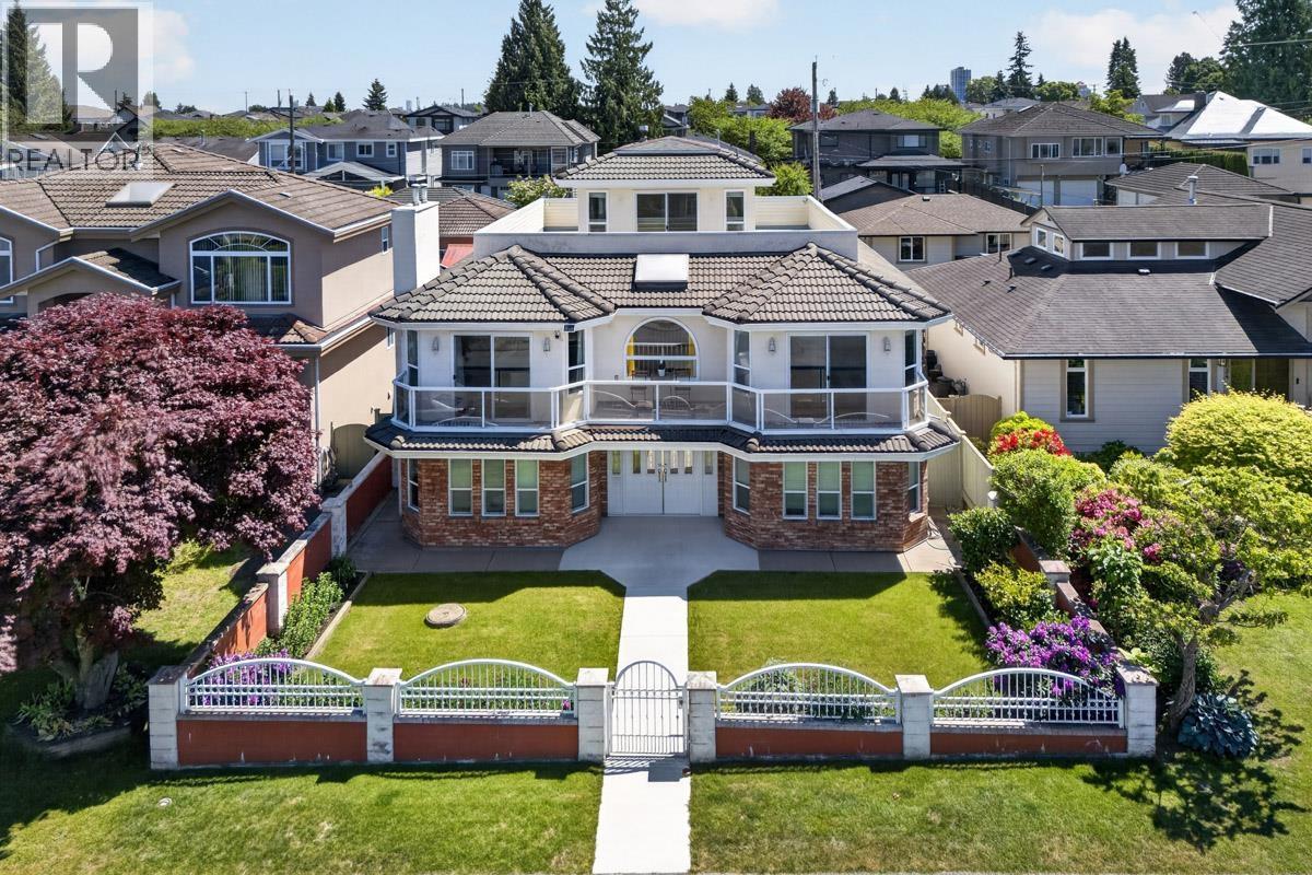8026 18TH AVENUE, burnaby, British Columbia