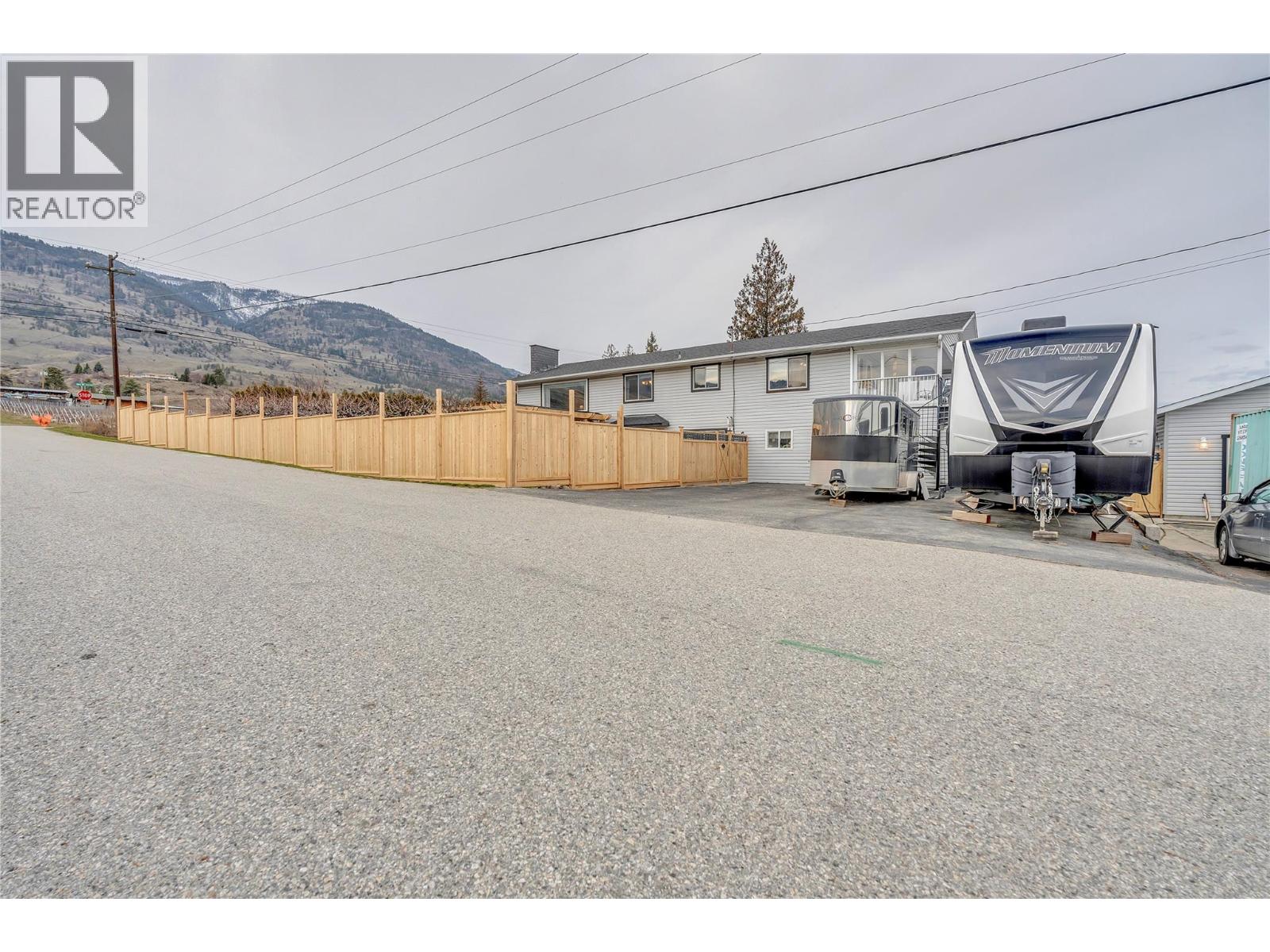 386 Road 11 Road, Oliver, British Columbia V0H 1T1 - Photo 1 - 10400587
