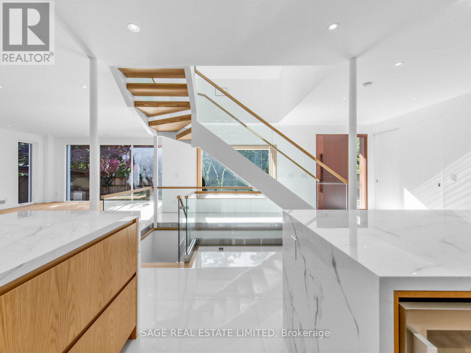 2 Addison Crescent, Toronto, Ontario  M3B 1K8 - Photo 13 - C13782388