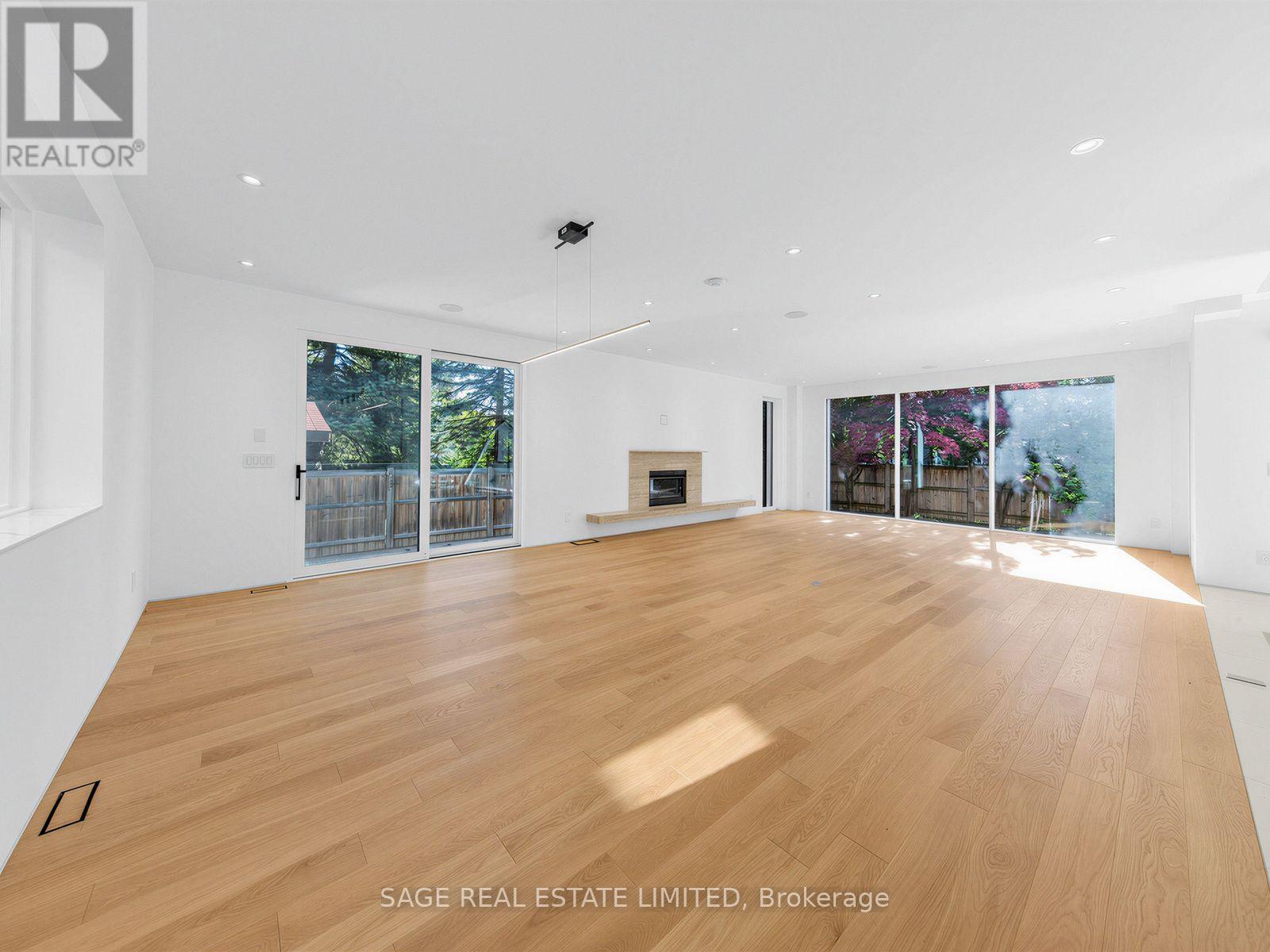 2 Addison Crescent, Toronto, Ontario  M3B 1K8 - Photo 3 - C13782388