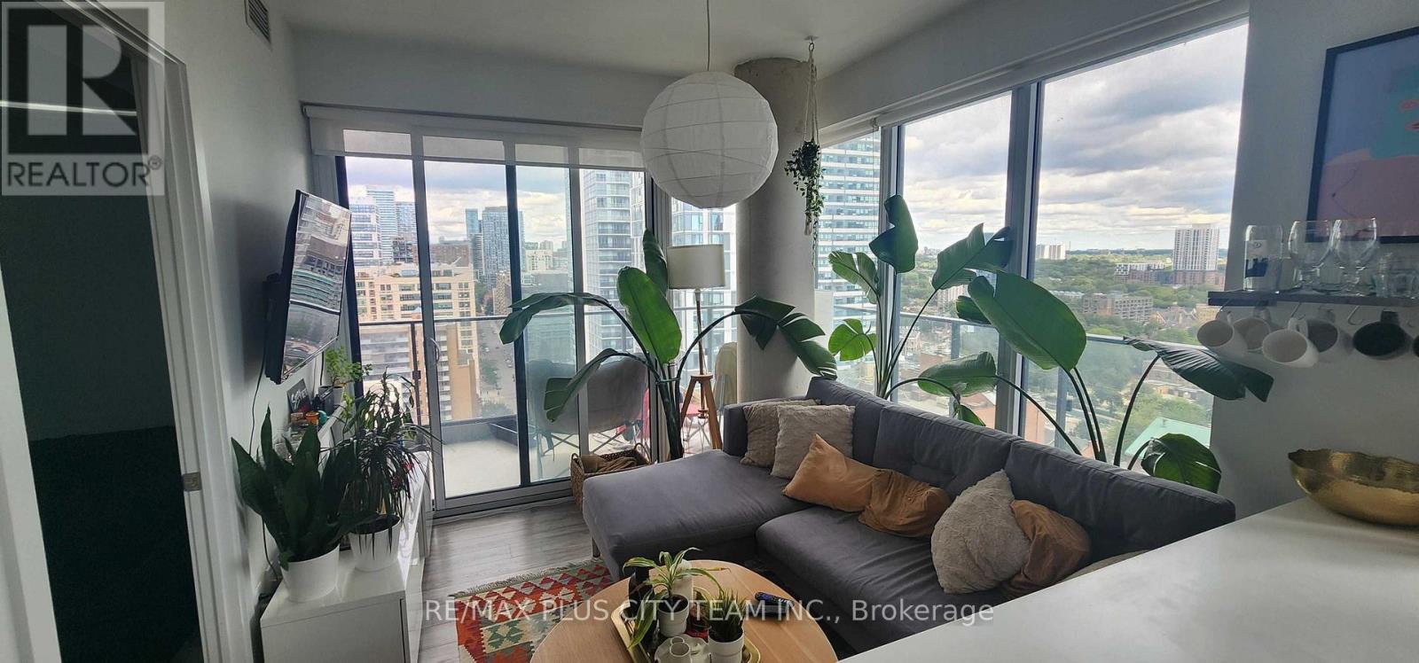2210 - 77 Shuter Street, Toronto, Ontario  M5B 0B8 - Photo 2 - C13782390