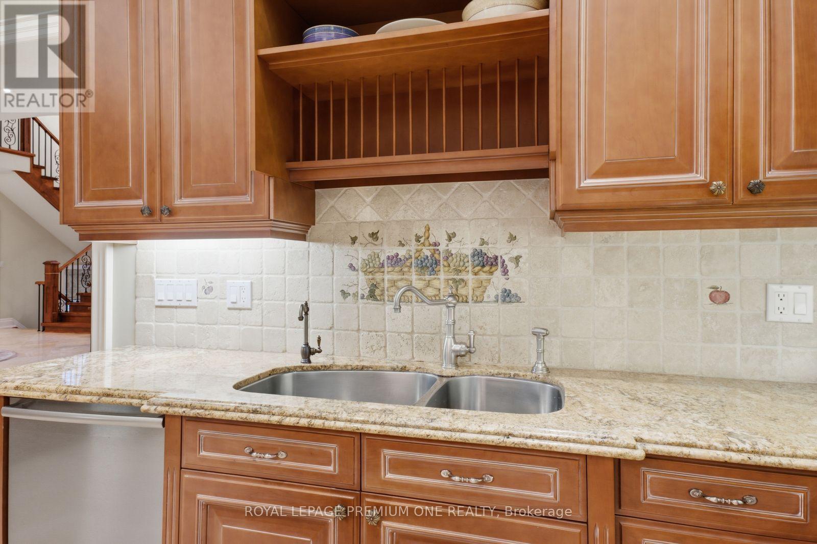 36 Northfield Court, Vaughan, Ontario  L0J 1C0 - Photo 15 - N13782136