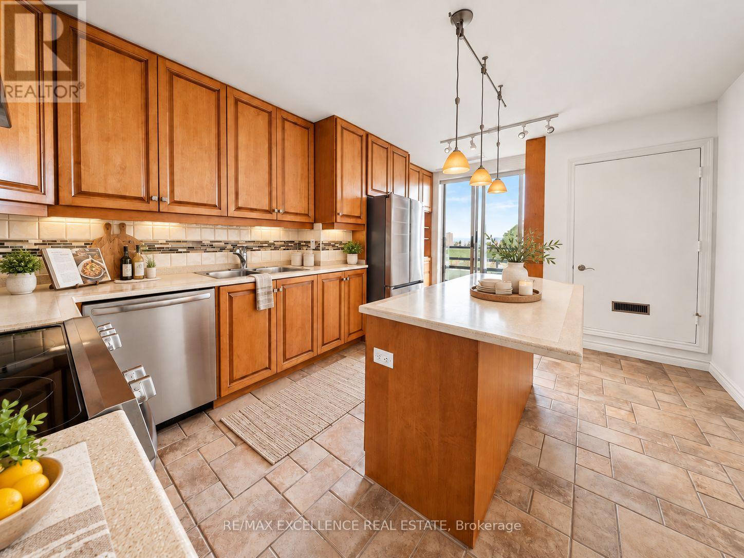 1201 - 1 Belvedere Court N, Brampton, Ontario  L6V 4M6 - Photo 10 - W13782472