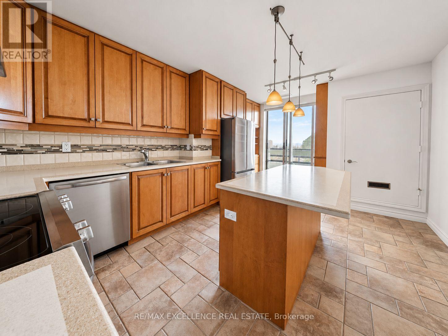 1201 - 1 Belvedere Court N, Brampton, Ontario  L6V 4M6 - Photo 11 - W13782472