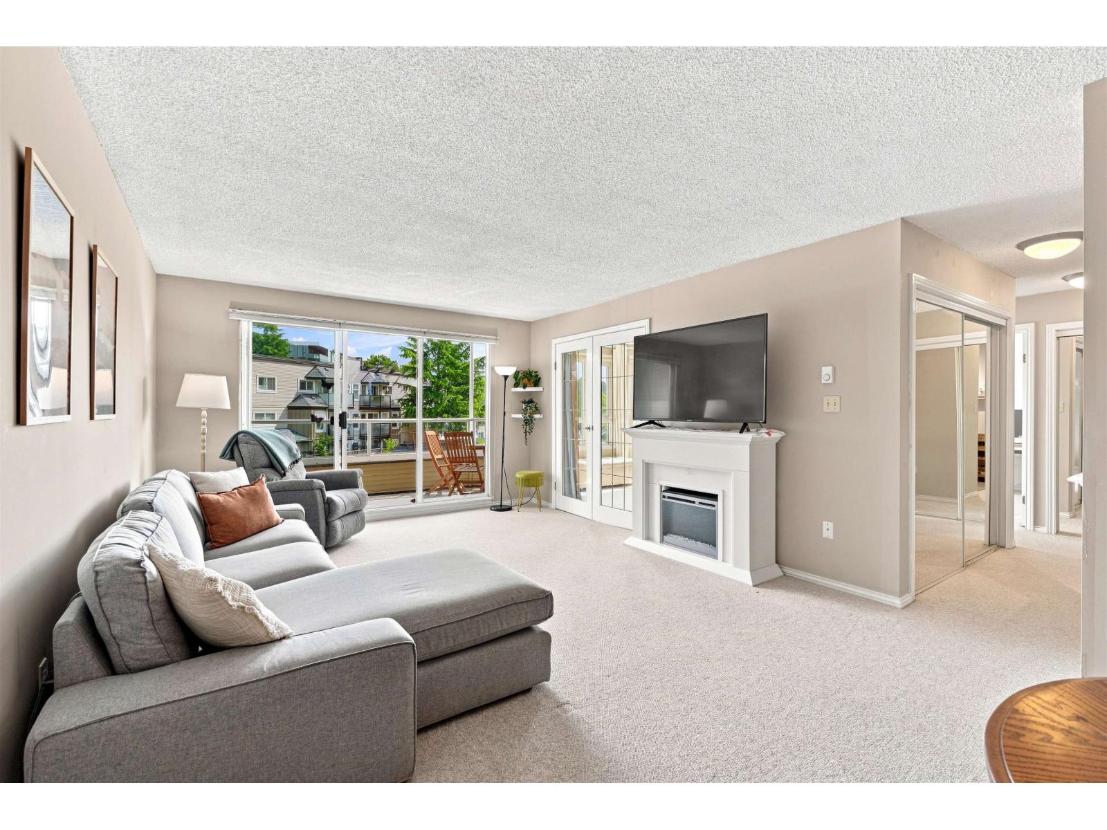 203 1840 E Southmere Crescent, Surrey, British Columbia  V4A 9C5 - Photo 1 - R3165212