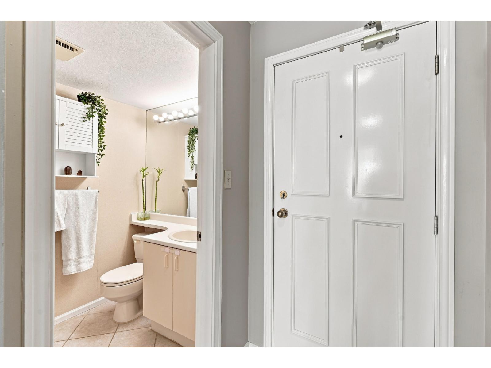 203 1840 E Southmere Crescent, Surrey, British Columbia  V4A 9C5 - Photo 26 - R3165212