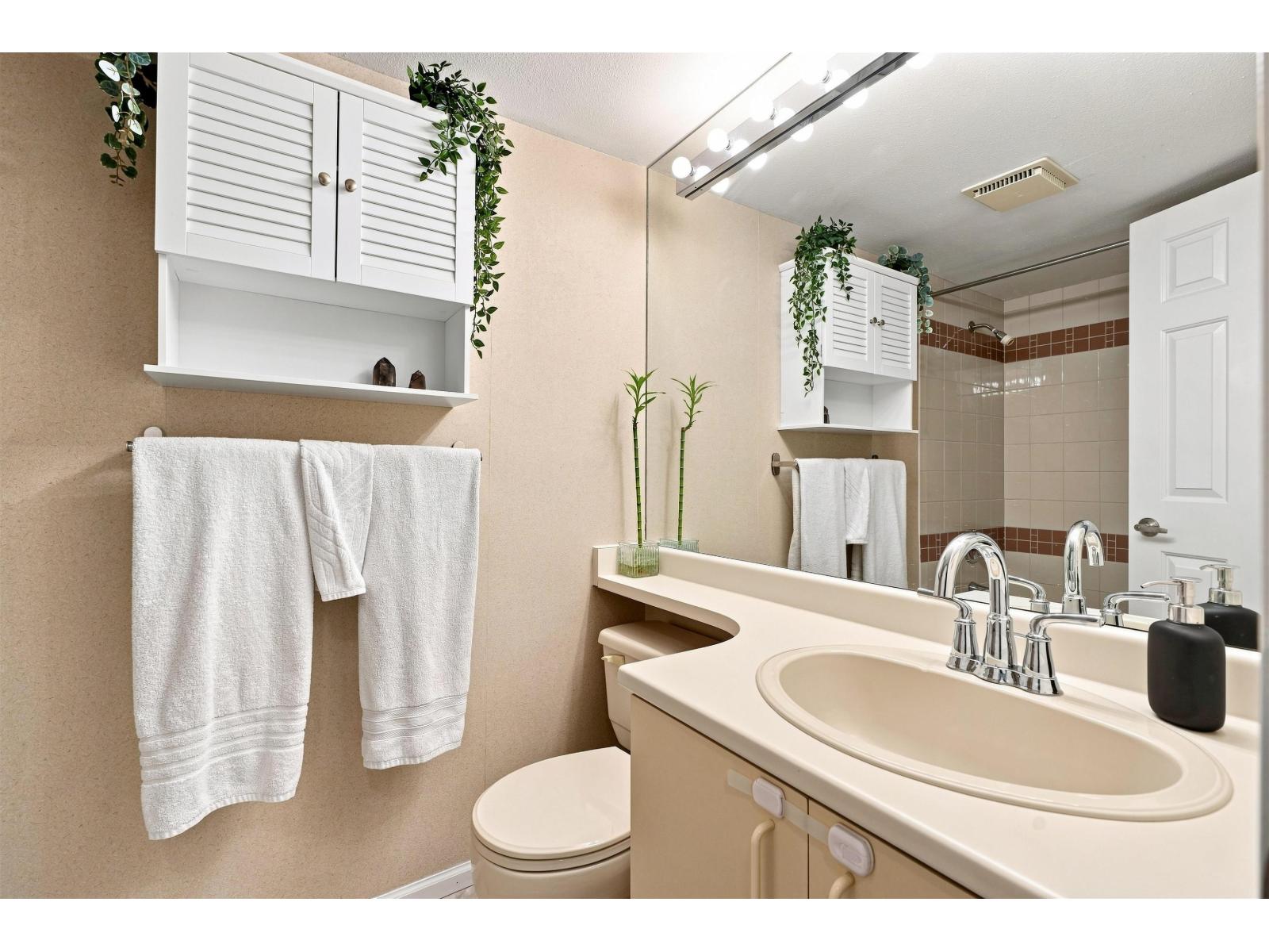 203 1840 E Southmere Crescent, Surrey, British Columbia  V4A 9C5 - Photo 27 - R3165212