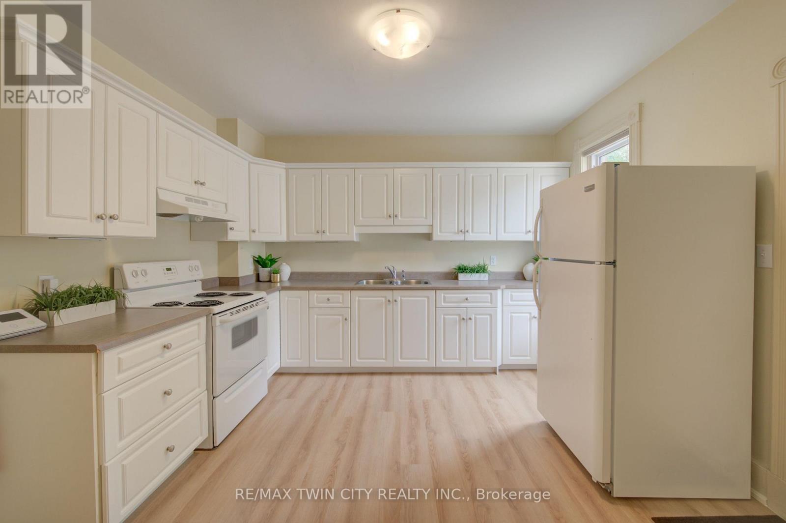 9 Salisbury Avenue, Cambridge, Ontario  N1S 1H7 - Photo 11 - X13782440